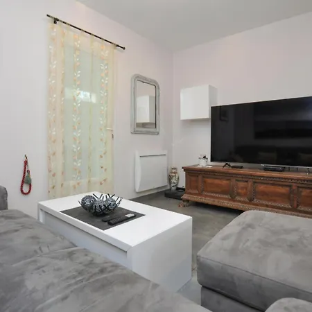 Appartement Gorgeous In Saint-jeannet With Kitchen