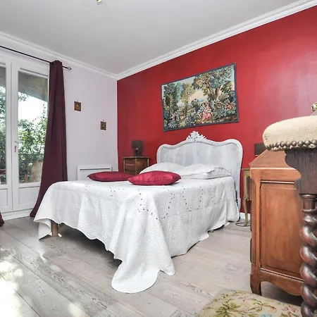 Gorgeous In Saint-jeannet With Kitchen